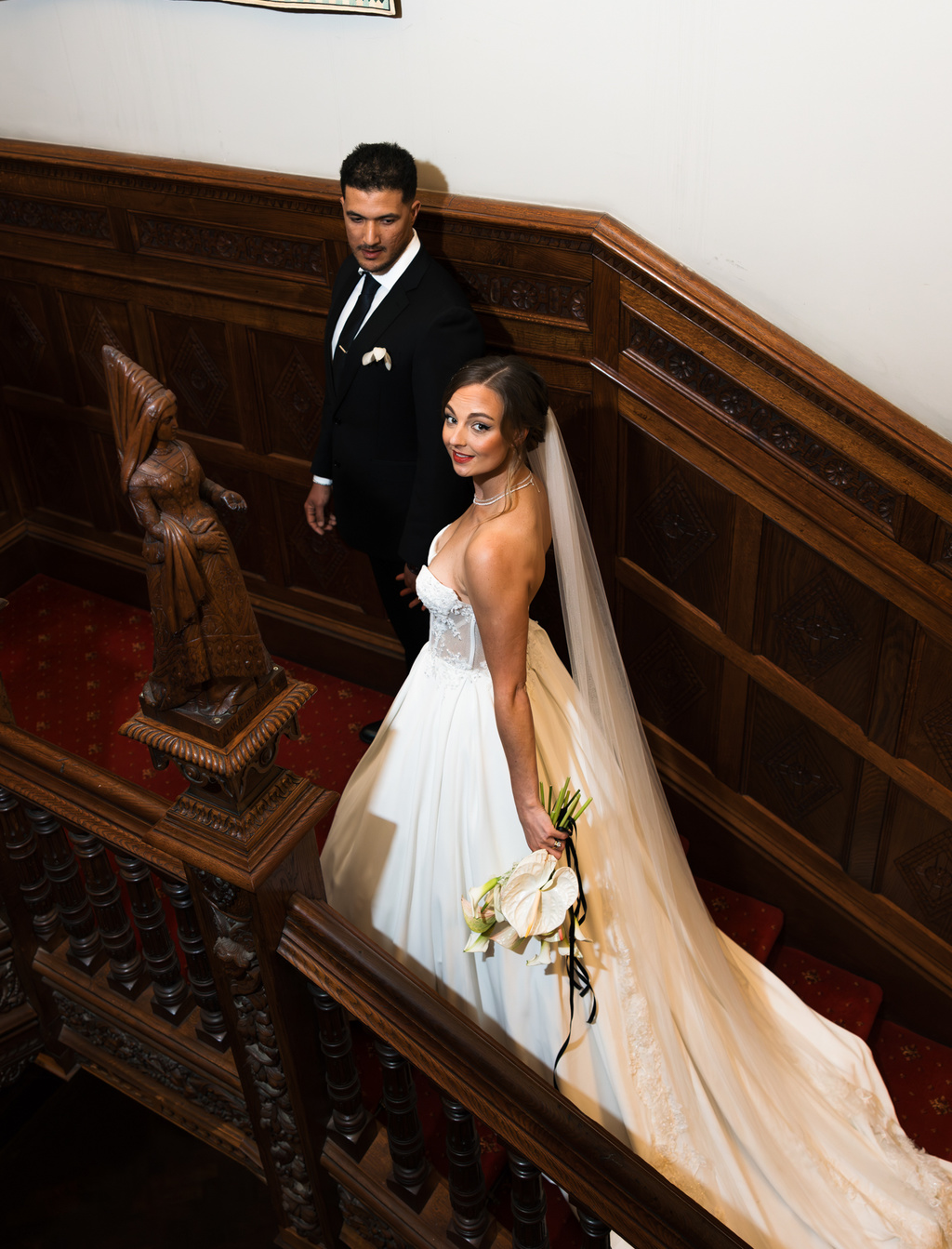 A Modern Editorial Styled Shoot At Manor By The Lake: English Elegance Reimagined