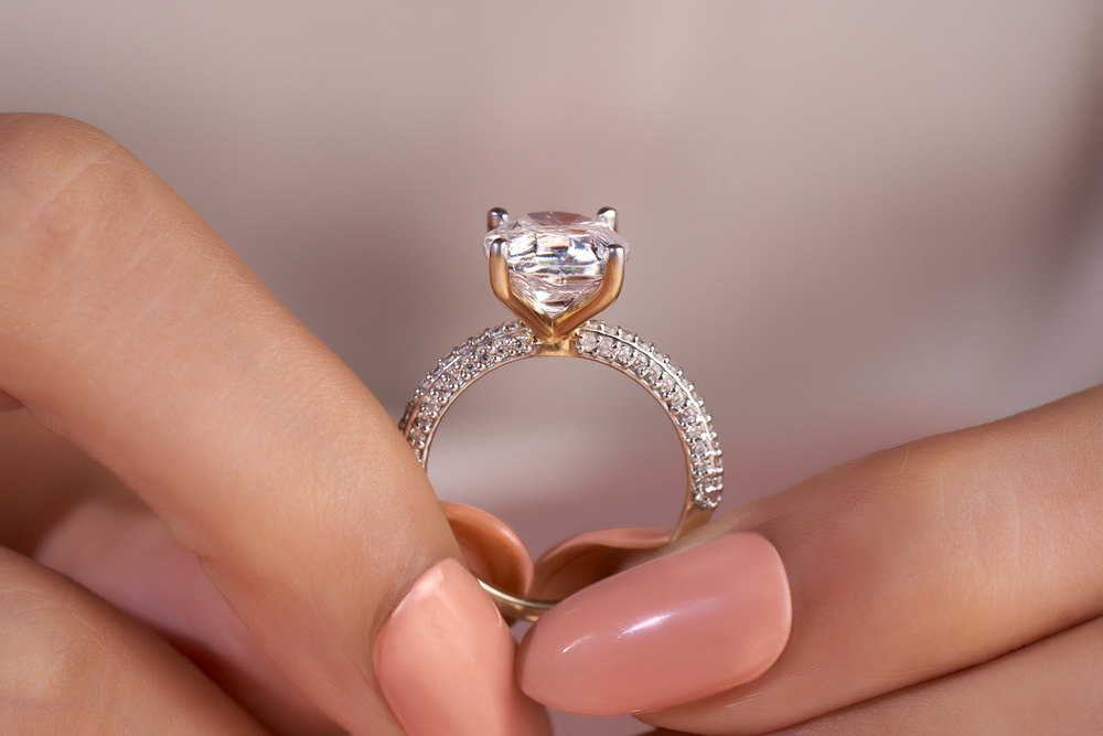 Classy Oval Cut Diamond Engagement Rings To Rekindle Your Love!