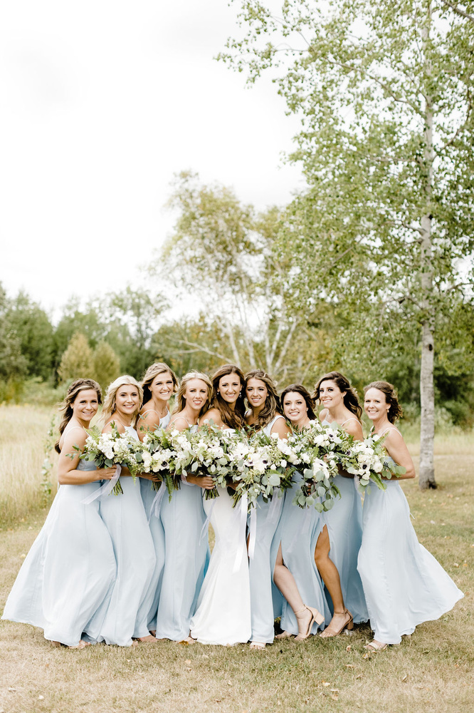 What Is A Personal Attendant For A Wedding? And Who Should You Ask To Be One?
