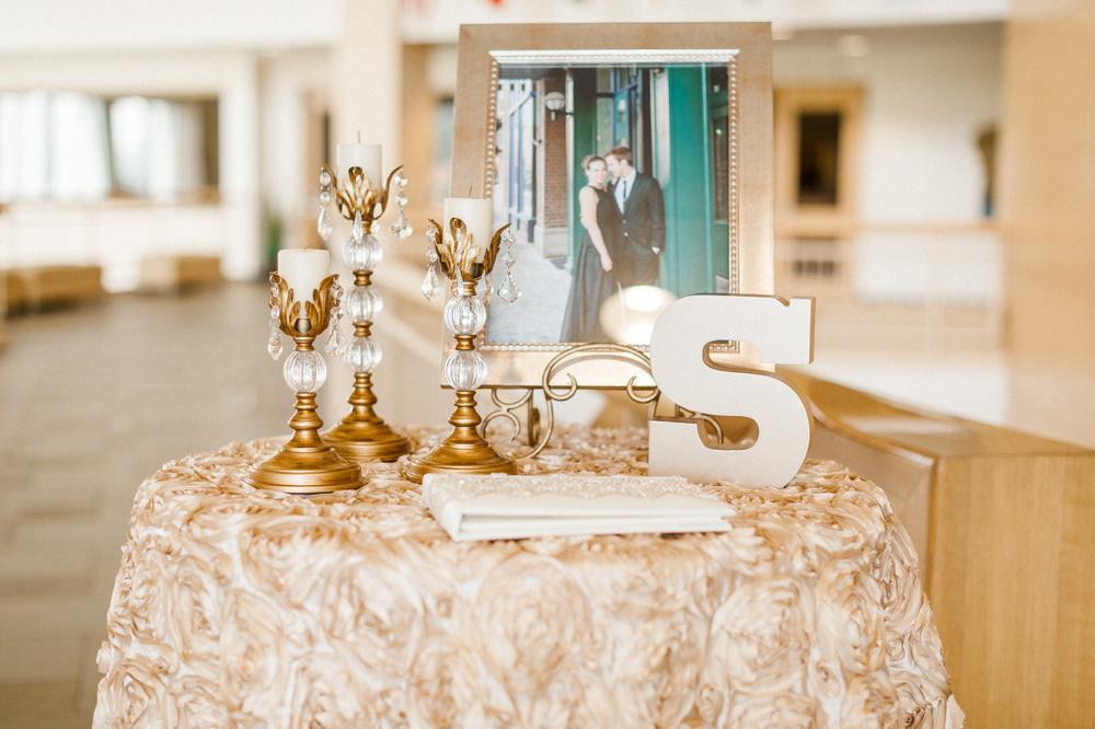 Simple & Elegant Gold Wedding Style