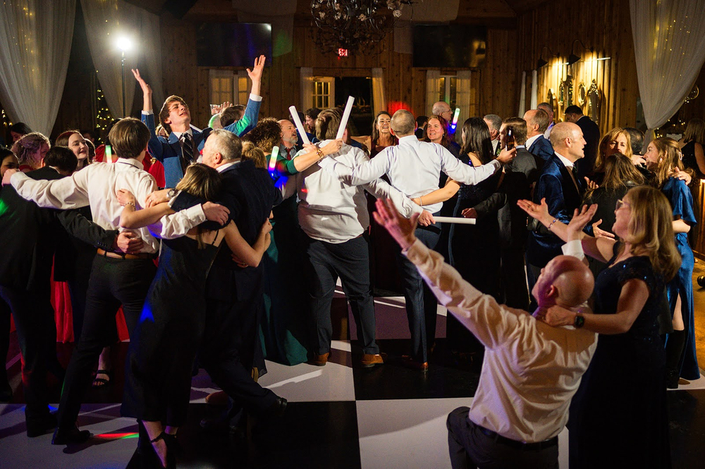 Ways To Keep Guests Engaged During Your Wedding Reception