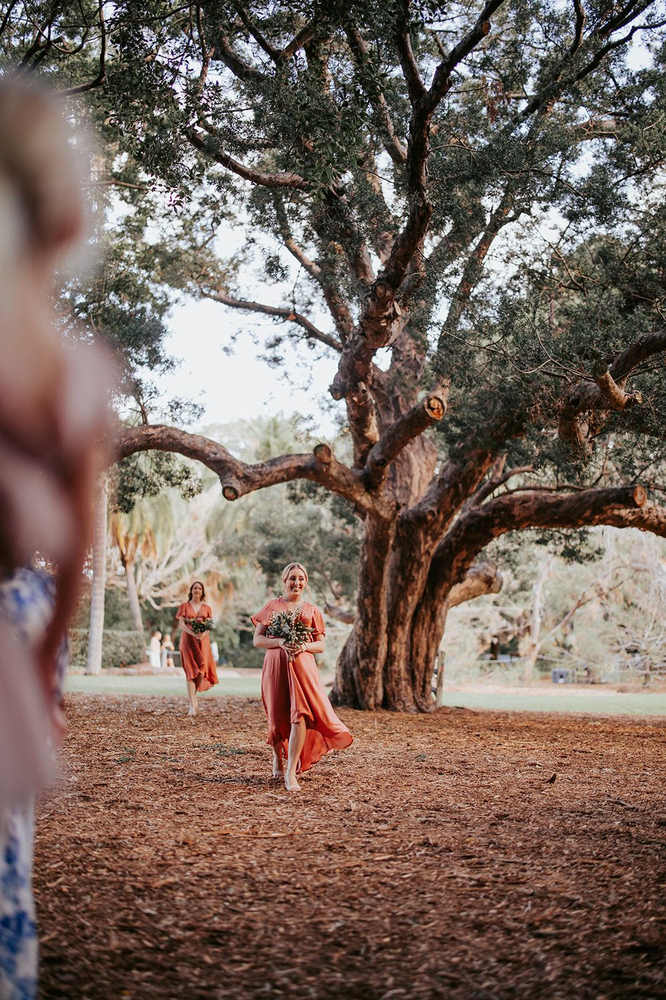 Dreamy Wedding In Brisbane City Beneath A Fig Tree