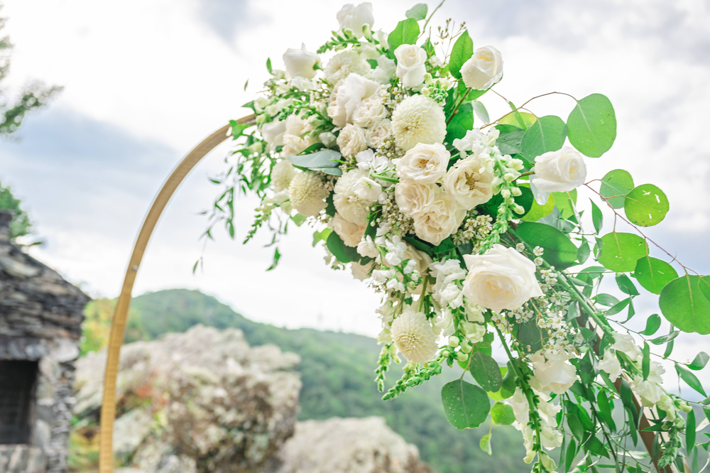 How Floral & Décor Choices Affect Photography For Your Outdoor Wedding
