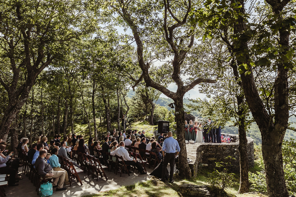How To Prepare Guests For An Outdoor Wedding Event