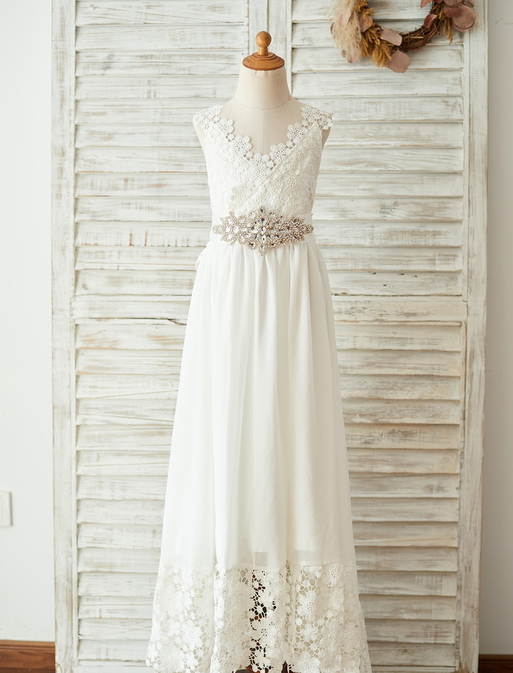 Bohemian Wedding? Get Inspired By These Flower Girl Bohemian Looks