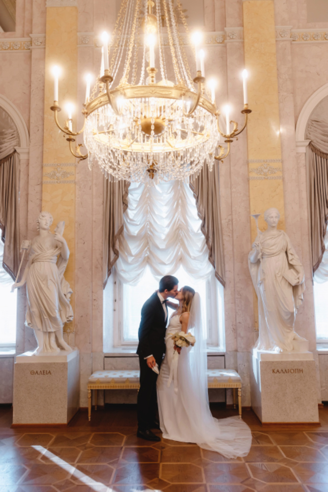 Elopement In A Viennese Museum
