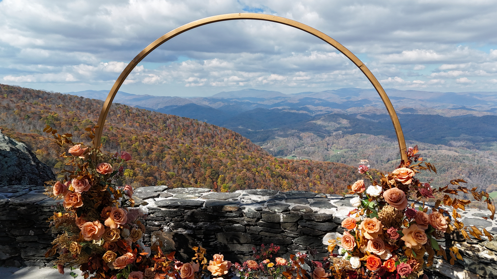 How Floral & Décor Choices Affect Photography For Your Outdoor Wedding