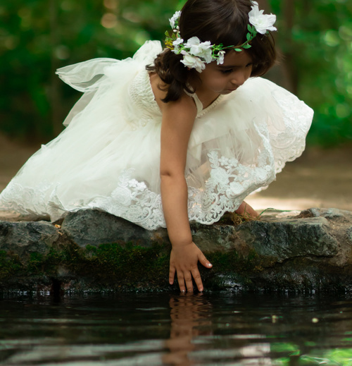 Top 12 Lace Flower Girl Dresses Perfect For Rustic Fall Wedding