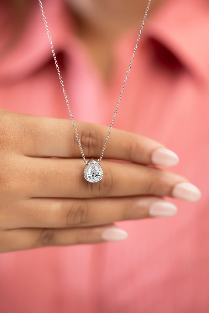 Elegant Diamond Pendants For All Your Attires!