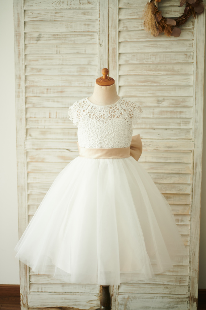 Best 12 Vintage-inspired Flower Girl Dresses For Country Wedding