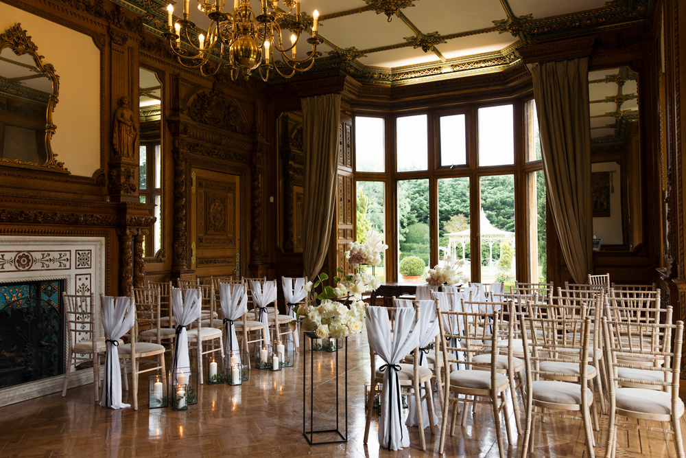 A Modern Editorial Styled Shoot At Manor By The Lake: English Elegance Reimagined