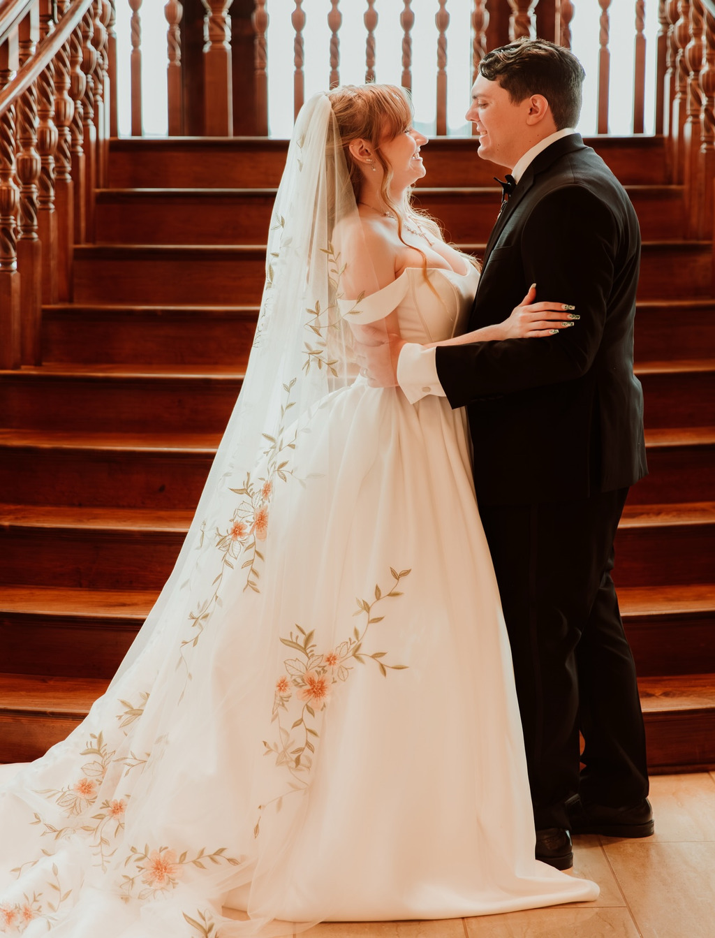 Lakeside Elegance: Samantha & Addison’s Unforgettable Day At Tavares Pavilion