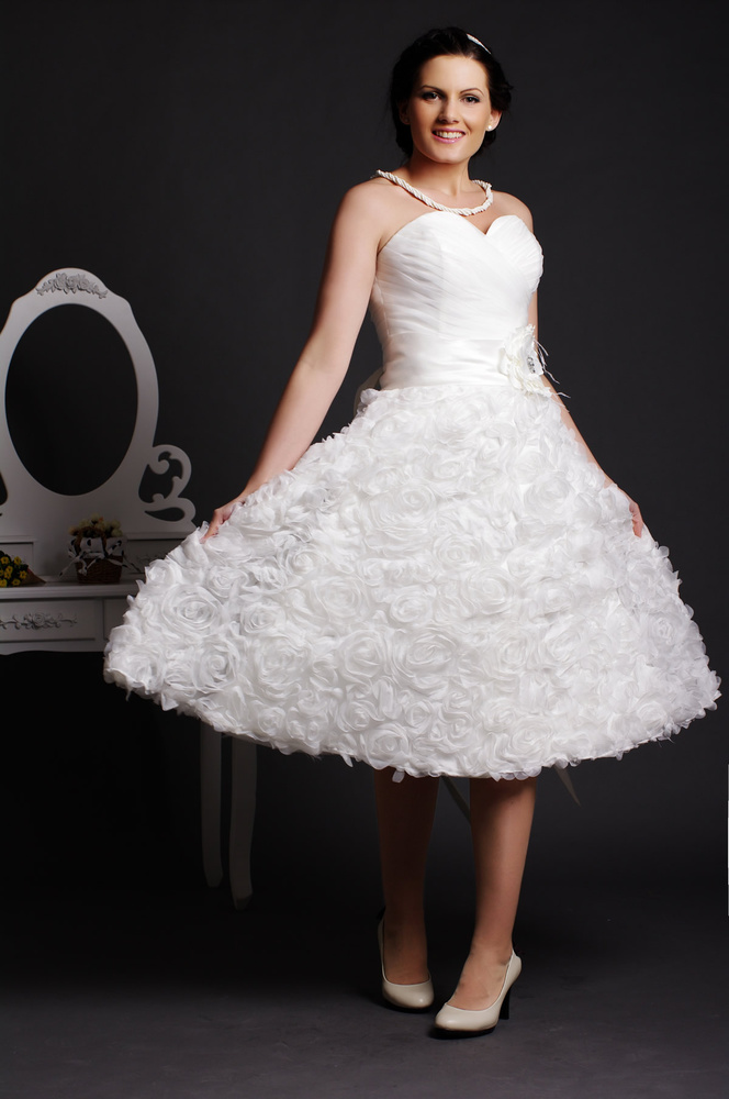 Sweetheart Neckline Wedding Dresses That Will Flatter Every Bride