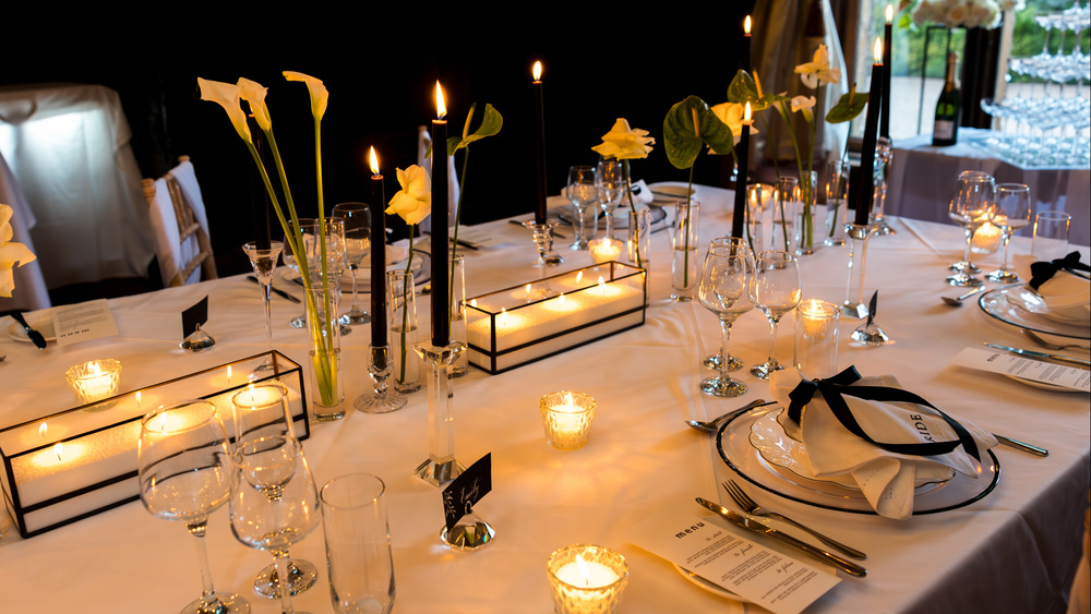 A Modern Editorial Styled Shoot At Manor By The Lake: English Elegance Reimagined