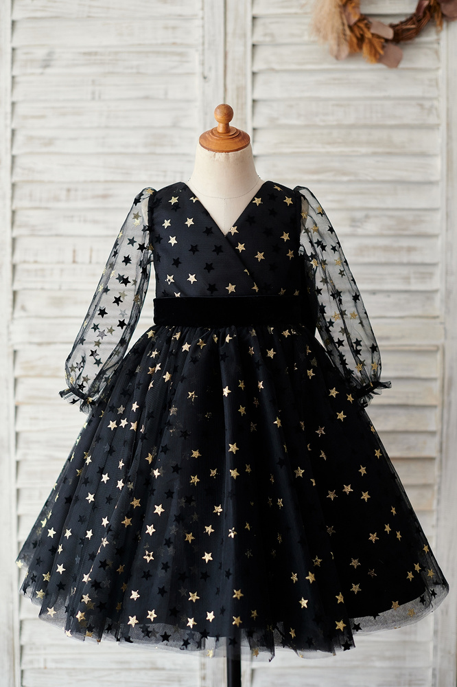 10 Elegant Flower Girl Dresses For Winter Wedding