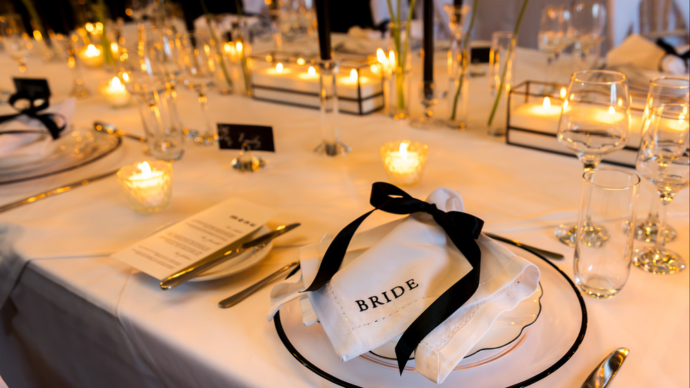 A Modern Editorial Styled Shoot At Manor By The Lake: English Elegance Reimagined