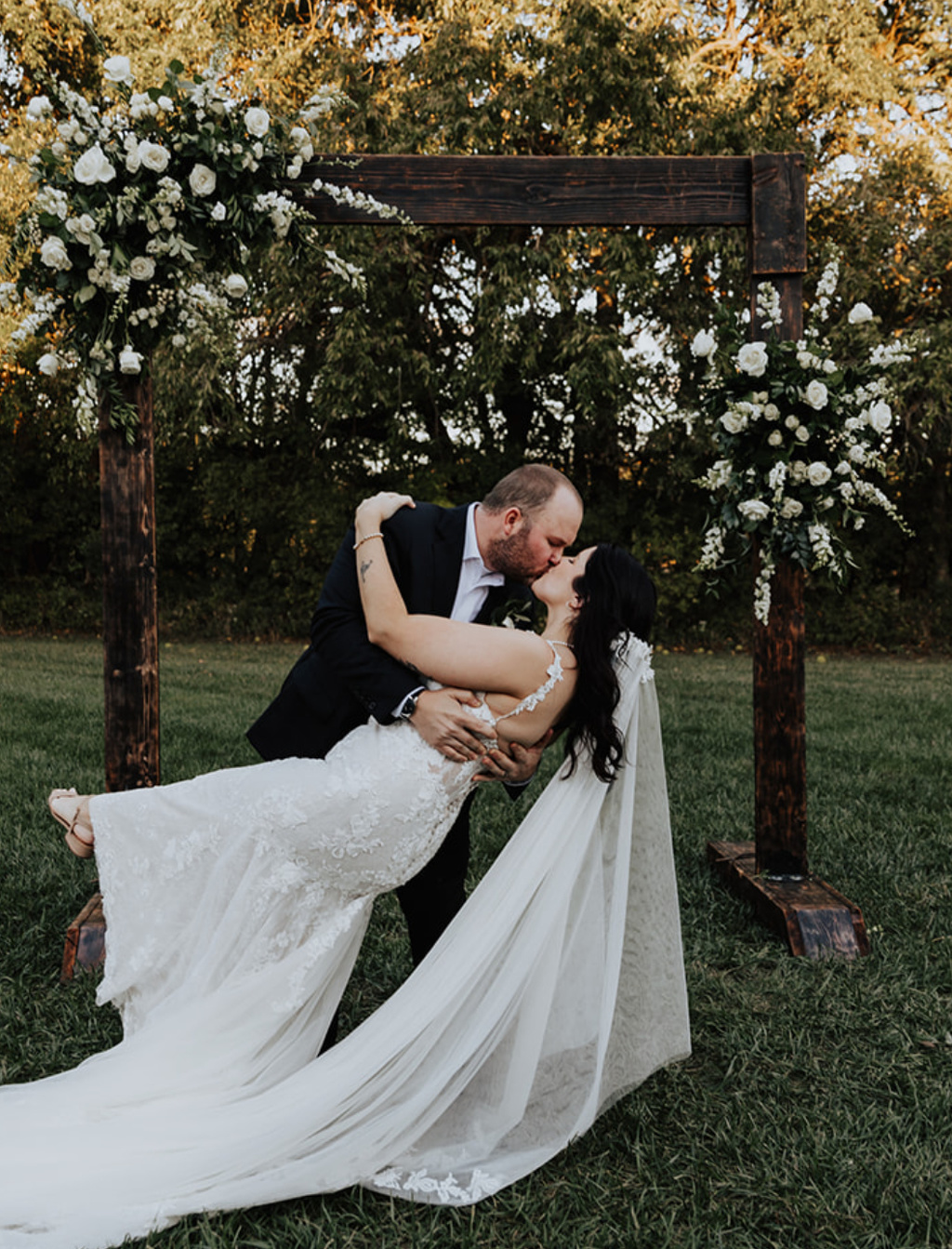 The Jorstads Black + White Kentucky Wedding