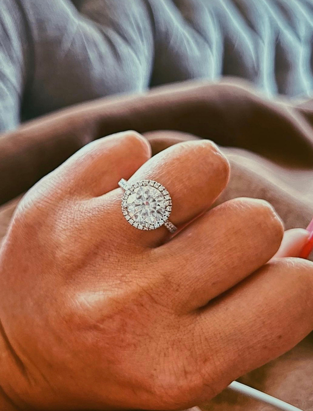 The Forever Classics–brilliant Round Shaped Engagement Ring Guide