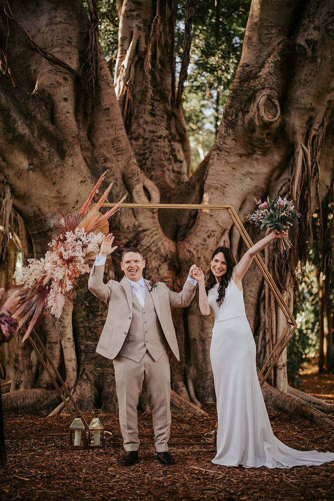 Dreamy Wedding In Brisbane City Beneath A Fig Tree