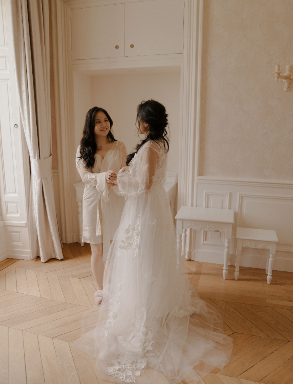 A Fairytale Wedding At Domaine Des Halles: Embracing Romance Amidst A Light Rain