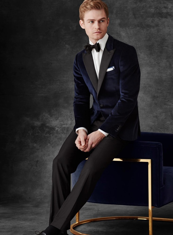 Looks For The Groom & His Men