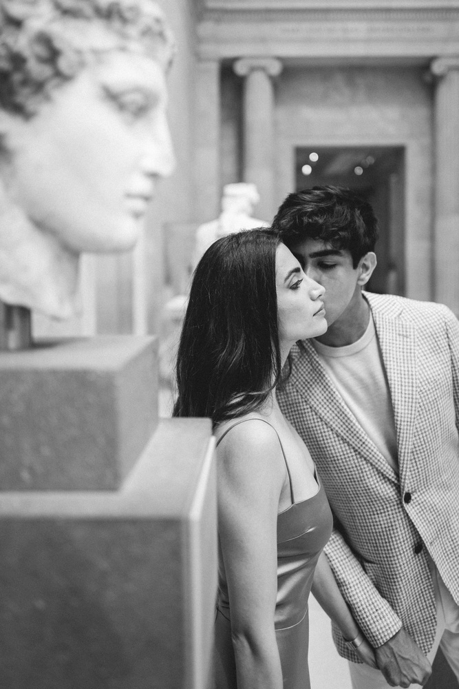 The Metropolitan Museum Of Art Is Just The Perfect Spot For Those Amazing Engagement Photos.