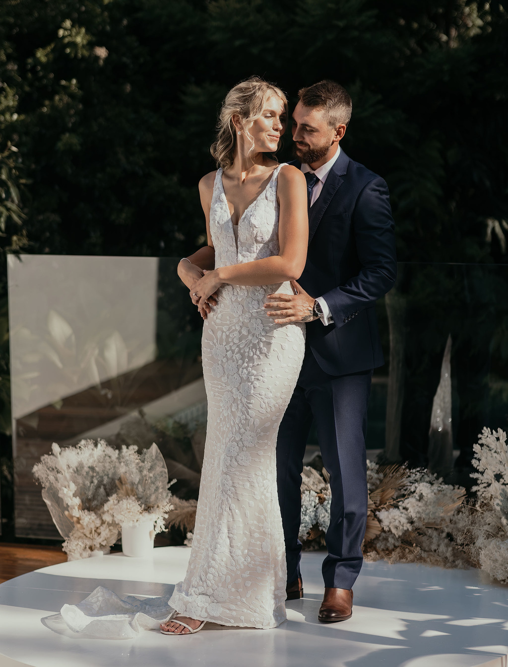 A Dreamy Poolside Elopement