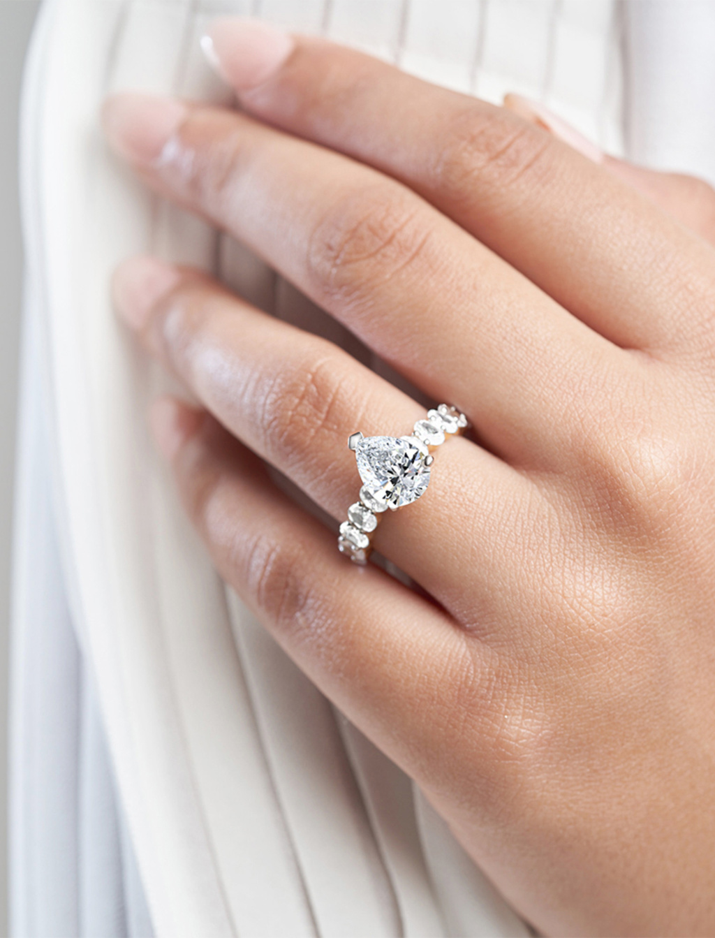 Trendy Pear Shaped Diamond Engagement Rings For Your Perfect Proposal!