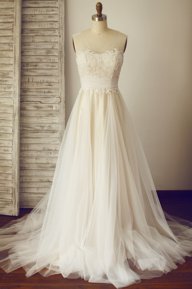 10 Stunning Bohemian Wedding Dresses Under $250