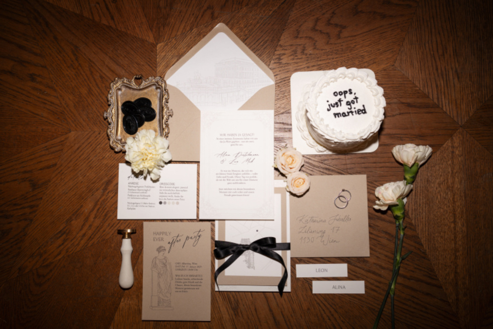 Elopement In A Viennese Museum