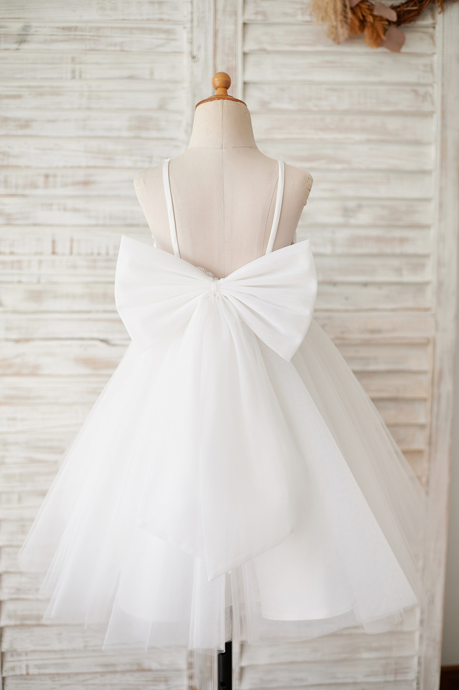 12 Cutest Flower Girl Dresses With Bows You'll Love