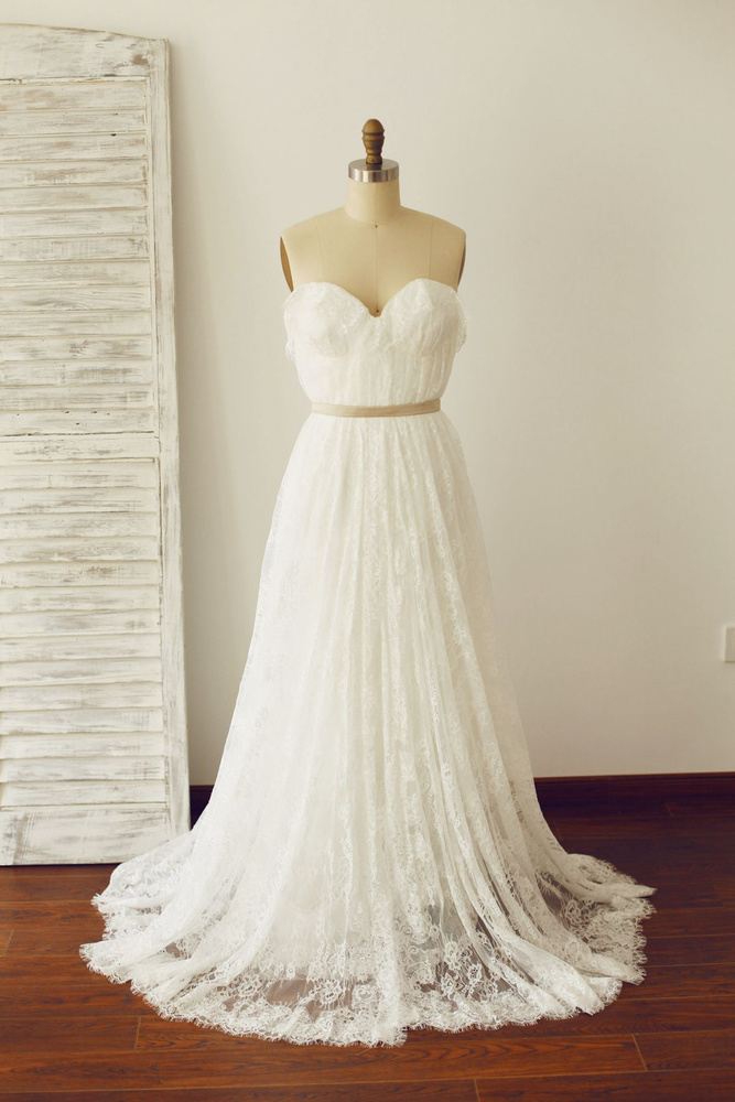 10 Stunning Sweetheart Neckline Wedding Dresses You'll Love