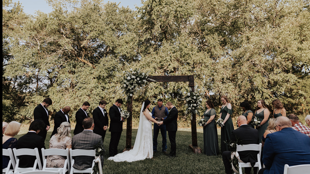 The Jorstads Black + White Kentucky Wedding