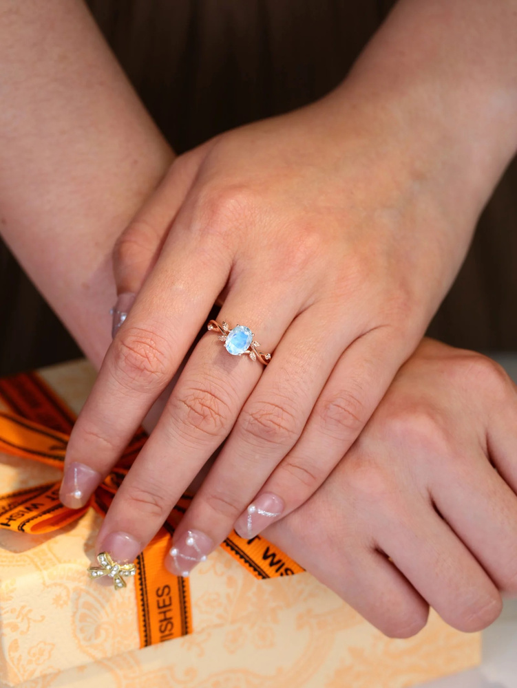Shop For Your Engagement Ring At Oveela Without The Hassle!