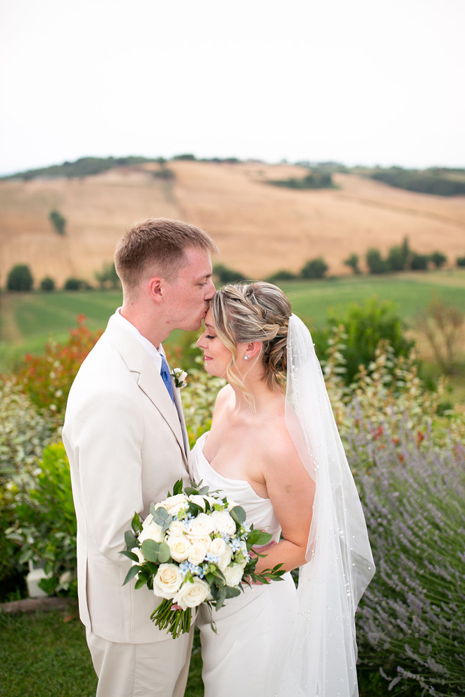 An Intimate Wedding Among Umbria And Tuscany Capture The Magic Of Your Destination Wedding In Italy.