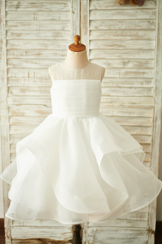 What Fabric Should You Choose For Your Flower Girl Dress?