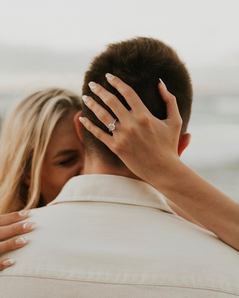 Side Stone Engagement Rings