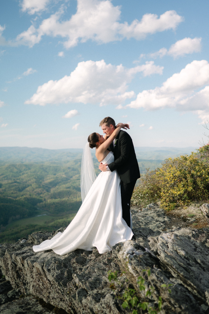 How To Create A Wedding Guest List Without Stress