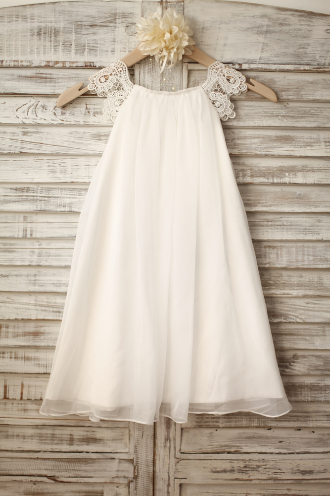 Top 12 Lace Flower Girl Dresses Perfect For Rustic Fall Wedding