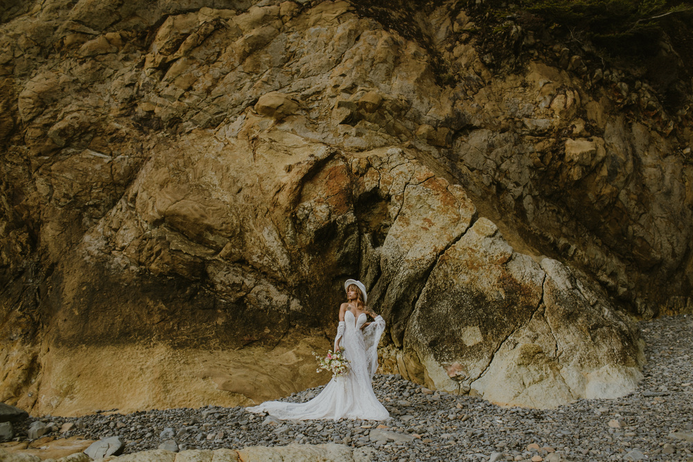 Stylish Oregon Coast Elopement