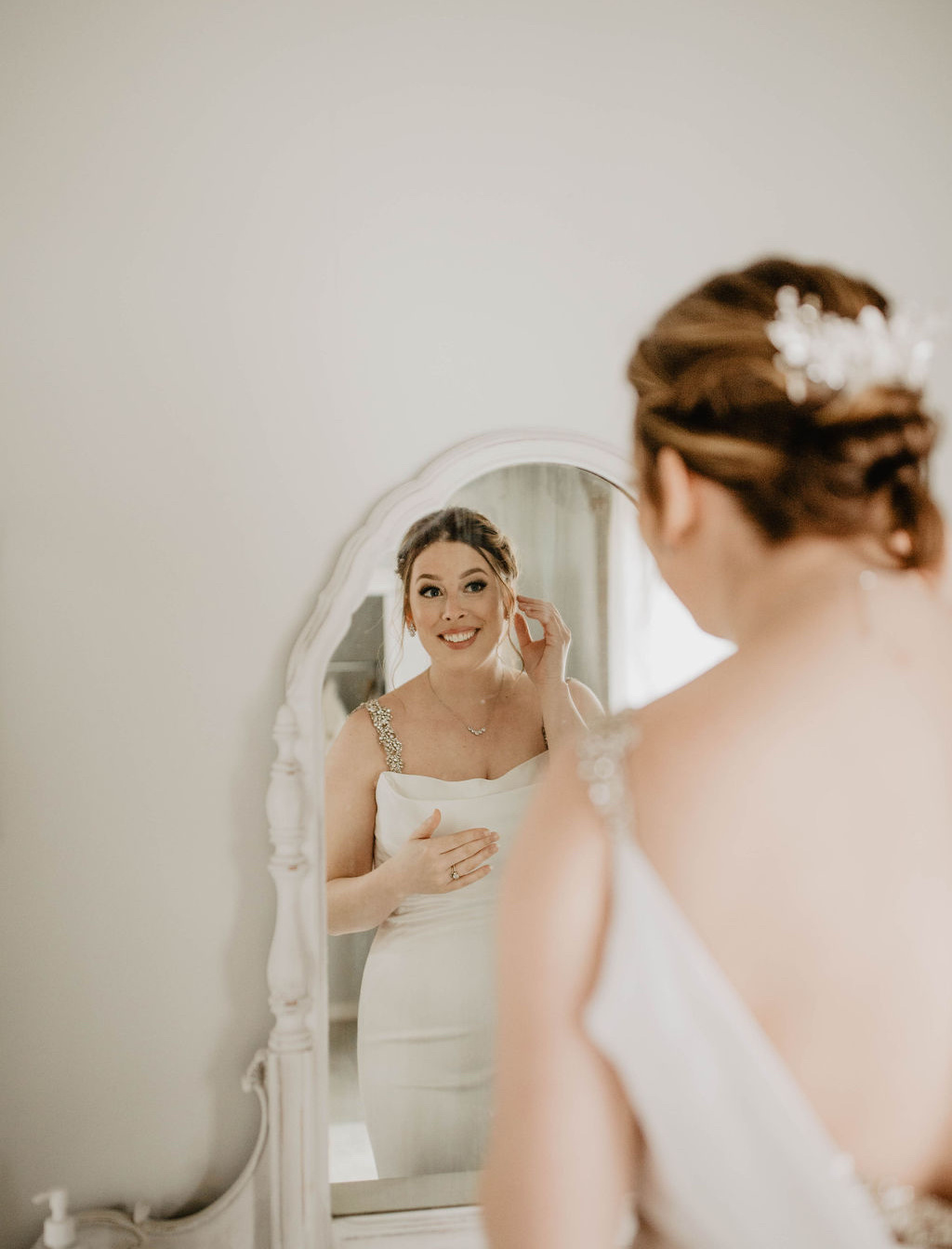 Classic But Chic Spring Wedding At Hawthorn Estates