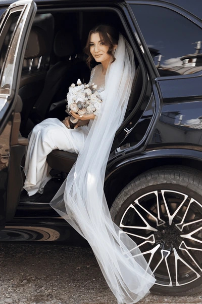 Top 5 Reasons To Book A Limo For Your Wedding Day