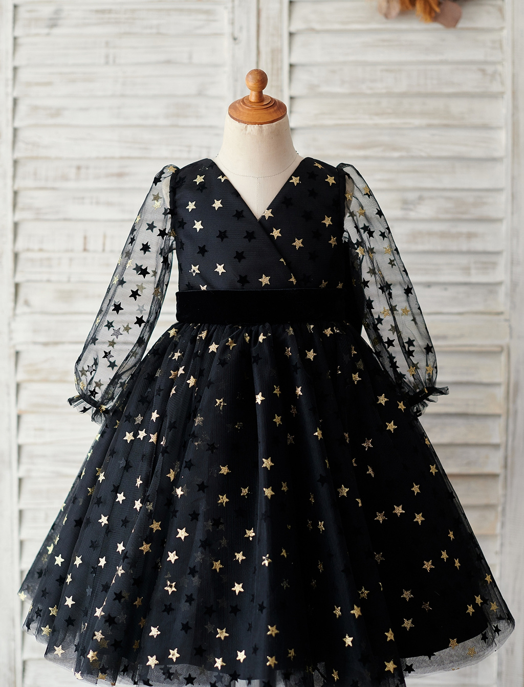 Can Flower Girl Wear Black Dress At The Wedding?