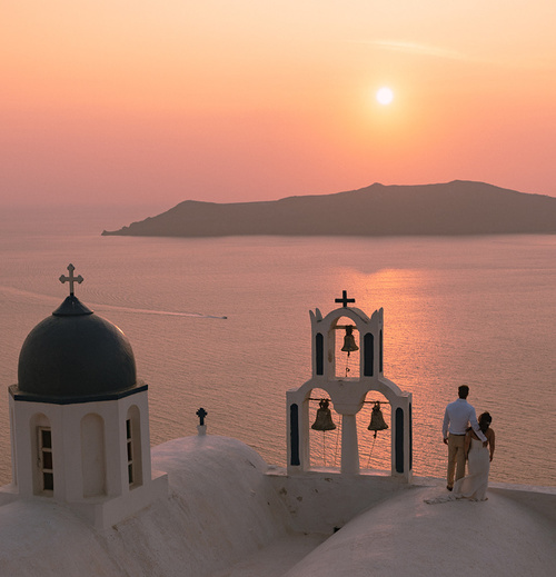Santorini: A Dreamy Destination For A Micro-wedding