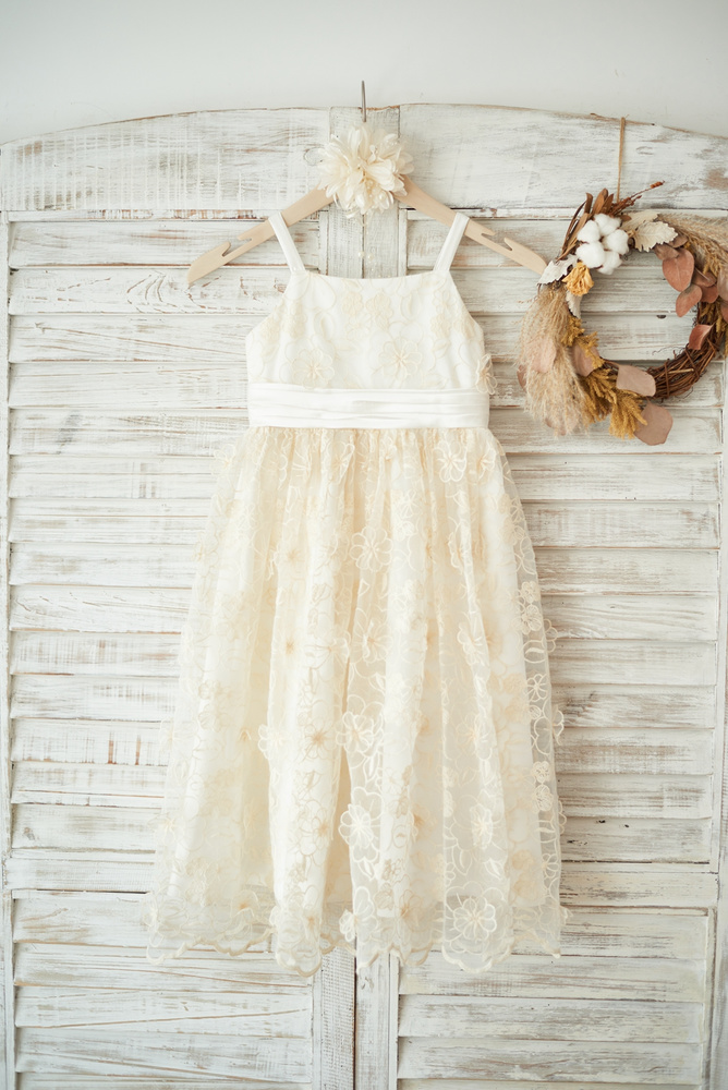 Top 12 Lace Flower Girl Dresses Perfect For Rustic Fall Wedding