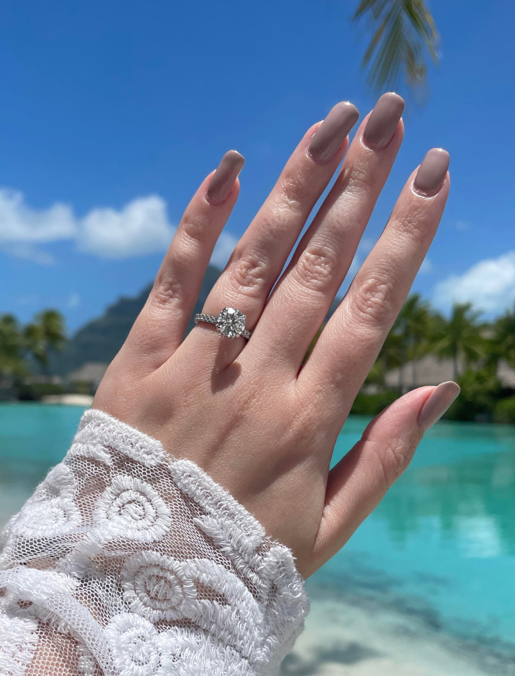 The Forever Classics–brilliant Round Shaped Engagement Ring Guide