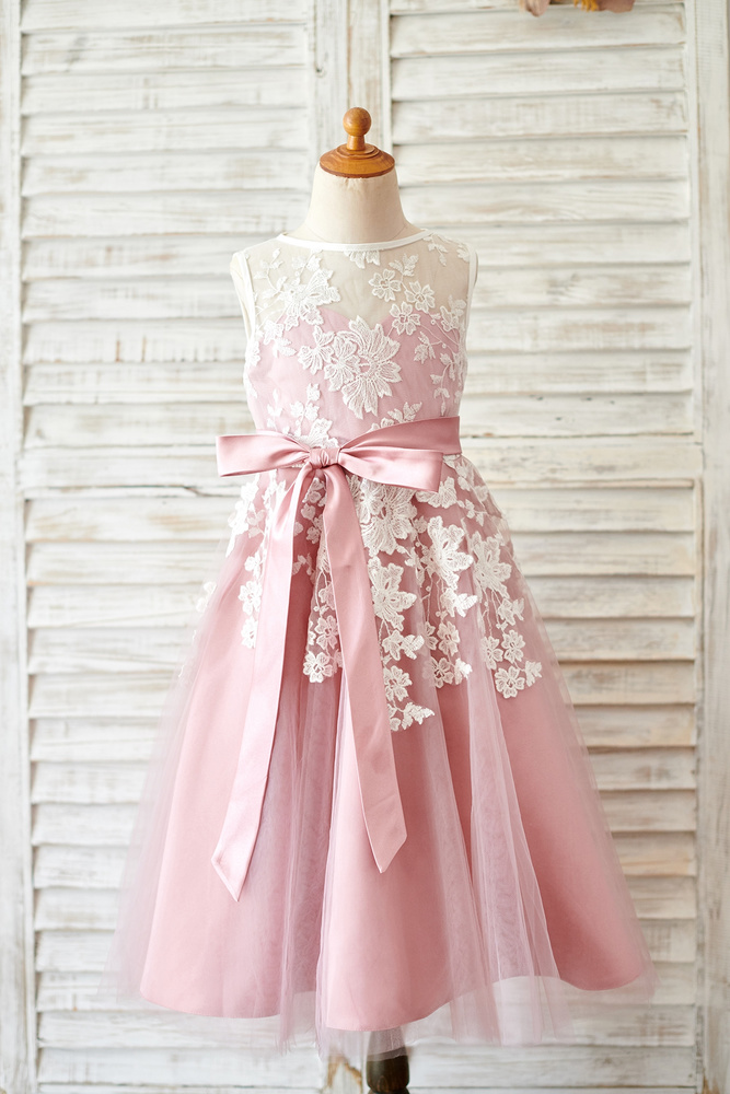 Best 12 Vintage-inspired Flower Girl Dresses For Country Wedding