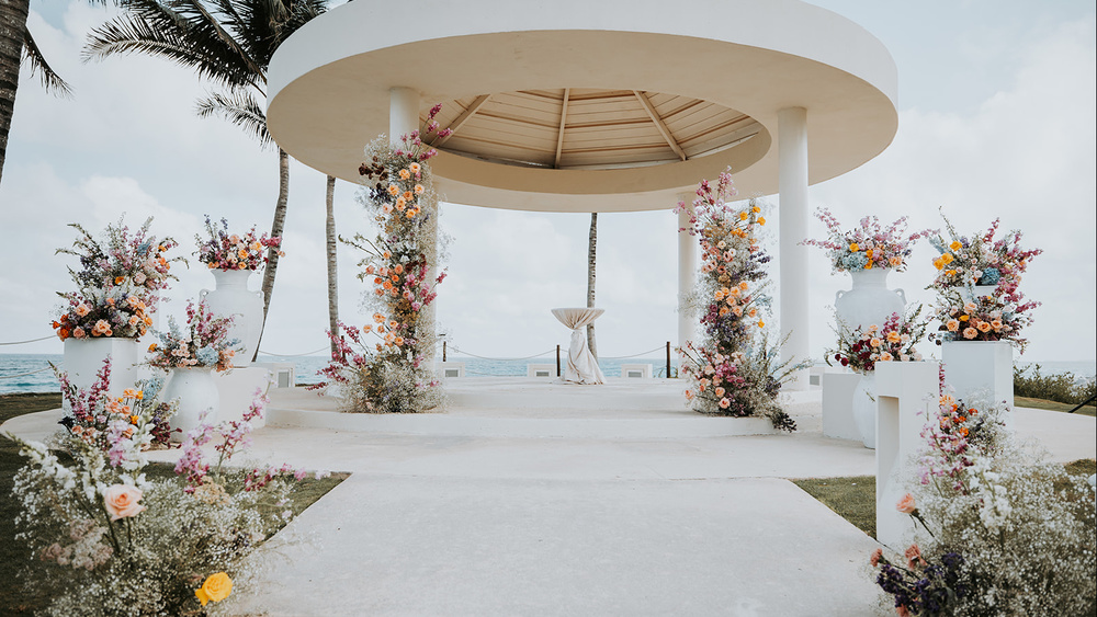 Dream Wedding With A Tree Seating Chart In Cancun For A Fun-loving Couple