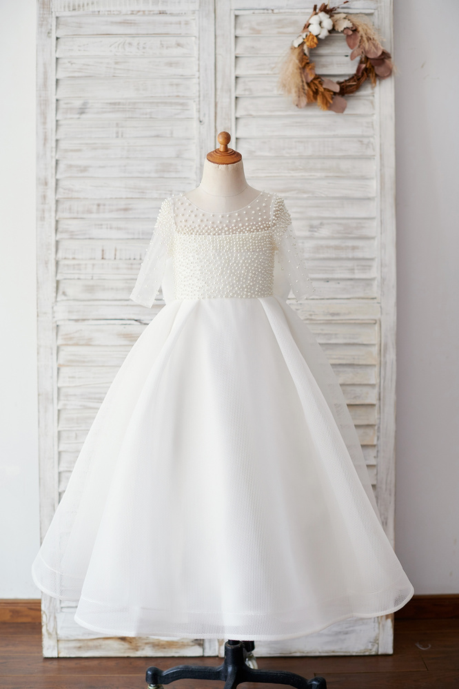 10 Elegant Flower Girl Dresses For Winter Wedding