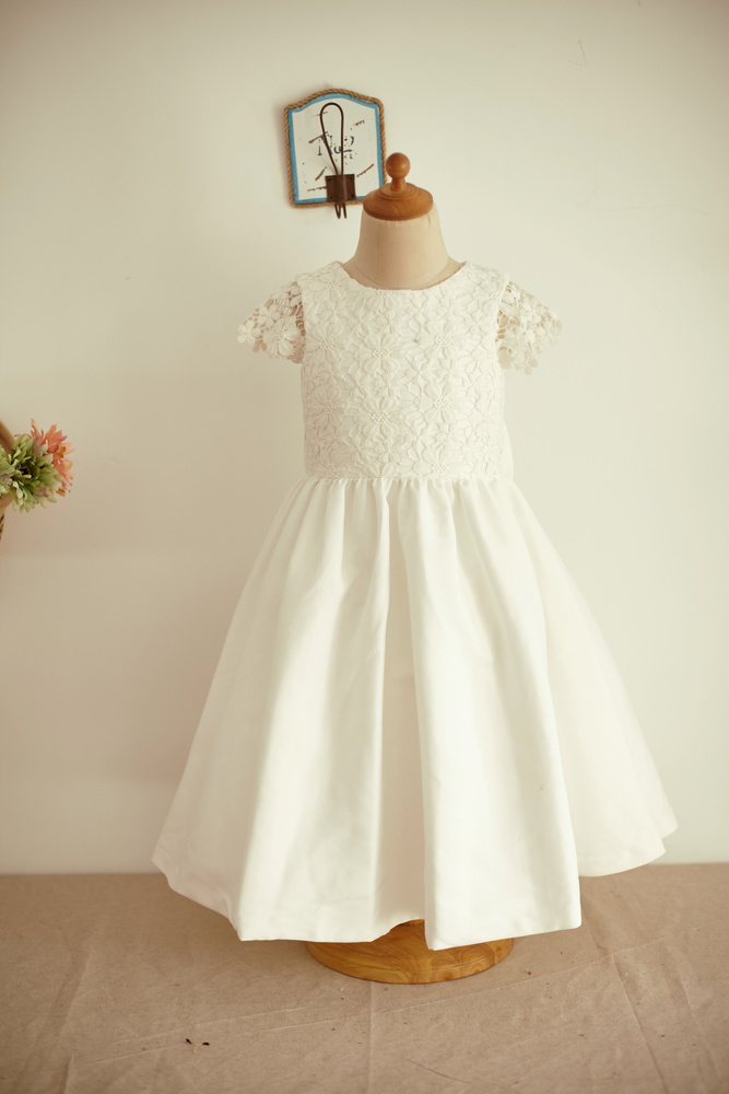 What Fabric Should You Choose For Your Flower Girl Dress?